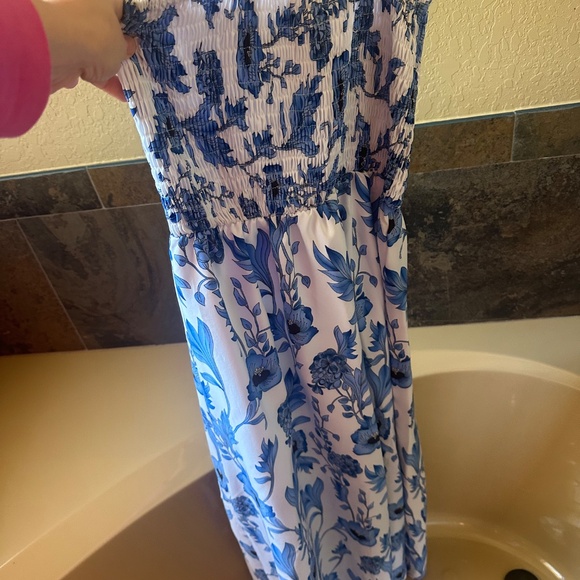 Dress - Picture 10 of 10